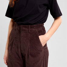 Laden Sie das Bild in den Galerie-Viewer, Pants Uddevalla Corduroy Coffee Brown
