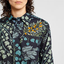 Laden Sie das Bild in den Galerie-Viewer, Shirt Kosta Botanical Quilt
