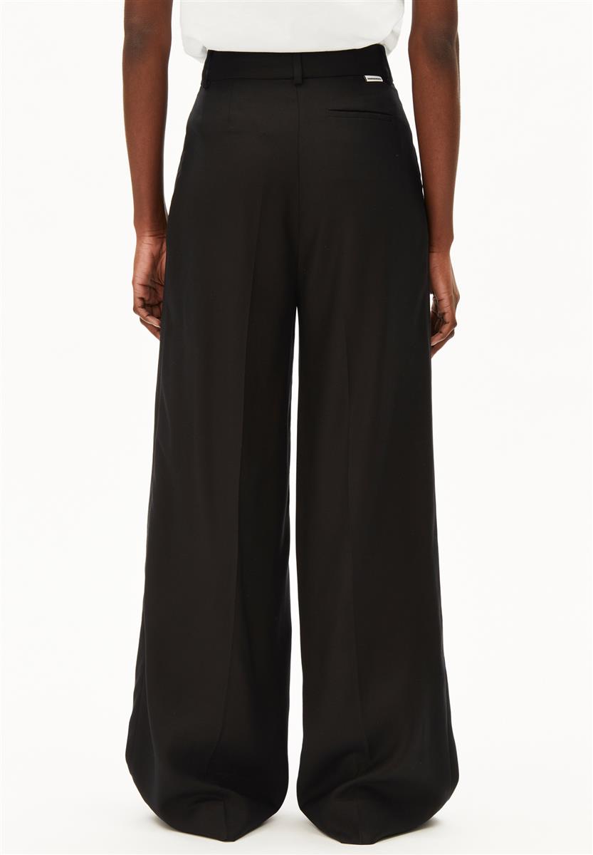 Kaayua Pant