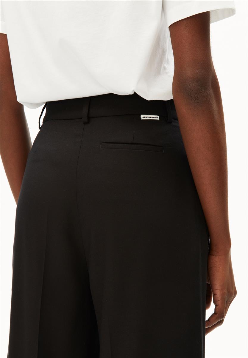 Kaayua Pant