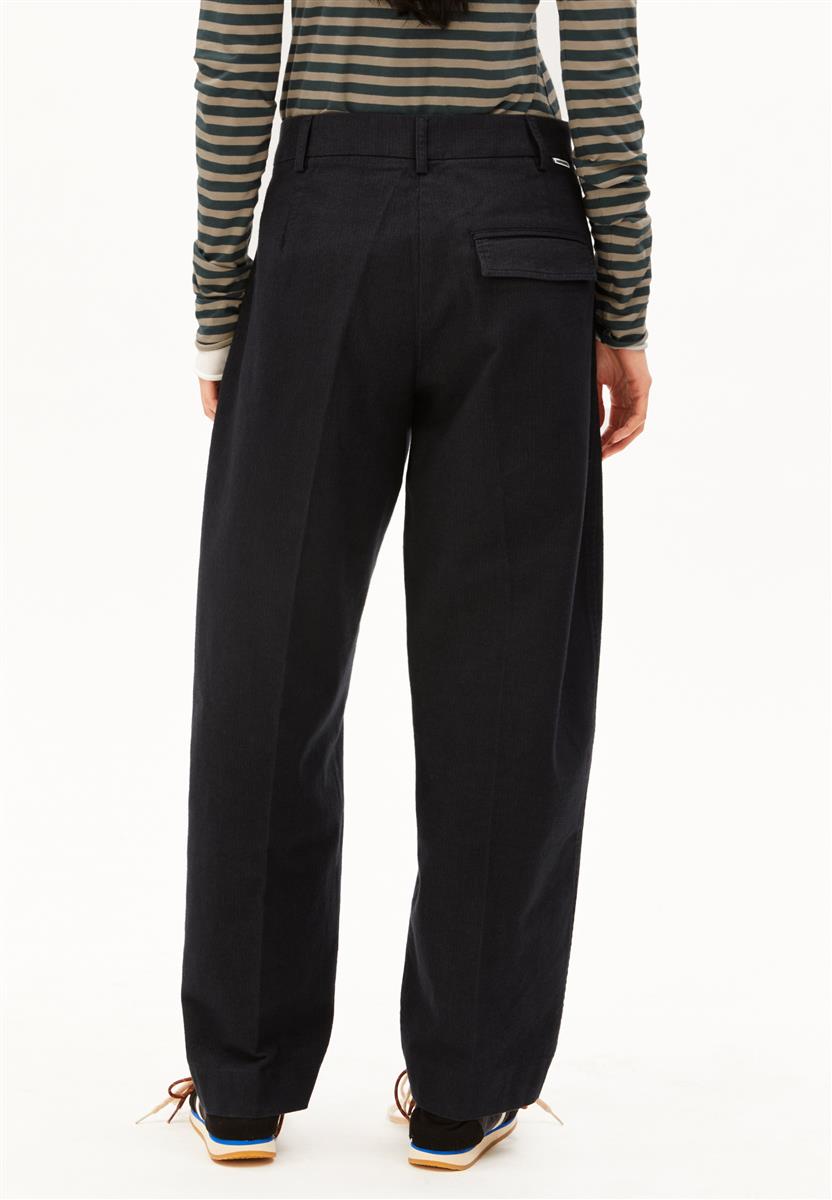 Herringbone Barrel Leg Pant