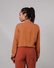 Laden Sie das Bild in den Galerie-Viewer, Eyes Mao Regular Blouse
