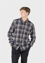 Laden Sie das Bild in den Galerie-Viewer, Bruce Shirt
