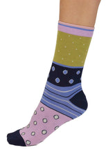 Laden Sie das Bild in den Galerie-Viewer, Rondel Spot And Stripe Bamboo Ankle Socks
