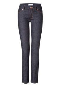 Zu sehen ist die Straight Jeans mit einem klassichen, geraden Schnitt von Goodsociety aus Bio-Baumwolle