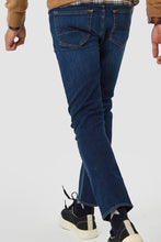 Laden Sie das Bild in den Galerie-Viewer, KOI Kings of Indigo Jeans John medium used aus Bio-Baumwolle bei Marlowe nature
