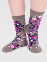 Laden Sie das Bild in den Galerie-Viewer, Arya Floral Socks
